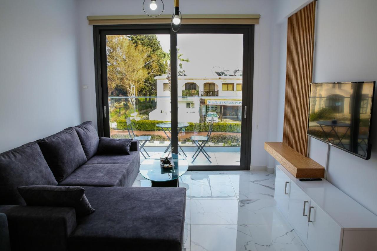 Sea Side Appartment In Kato Paphos Buitenkant foto